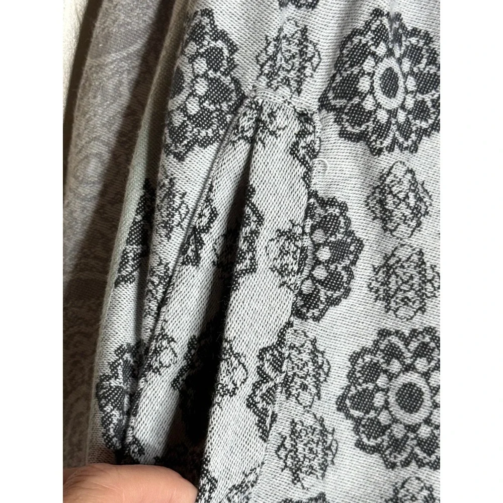 Anthropologie Gray Black Medallion Print Apron Full Bib Waist Tie Kitchen Hostes